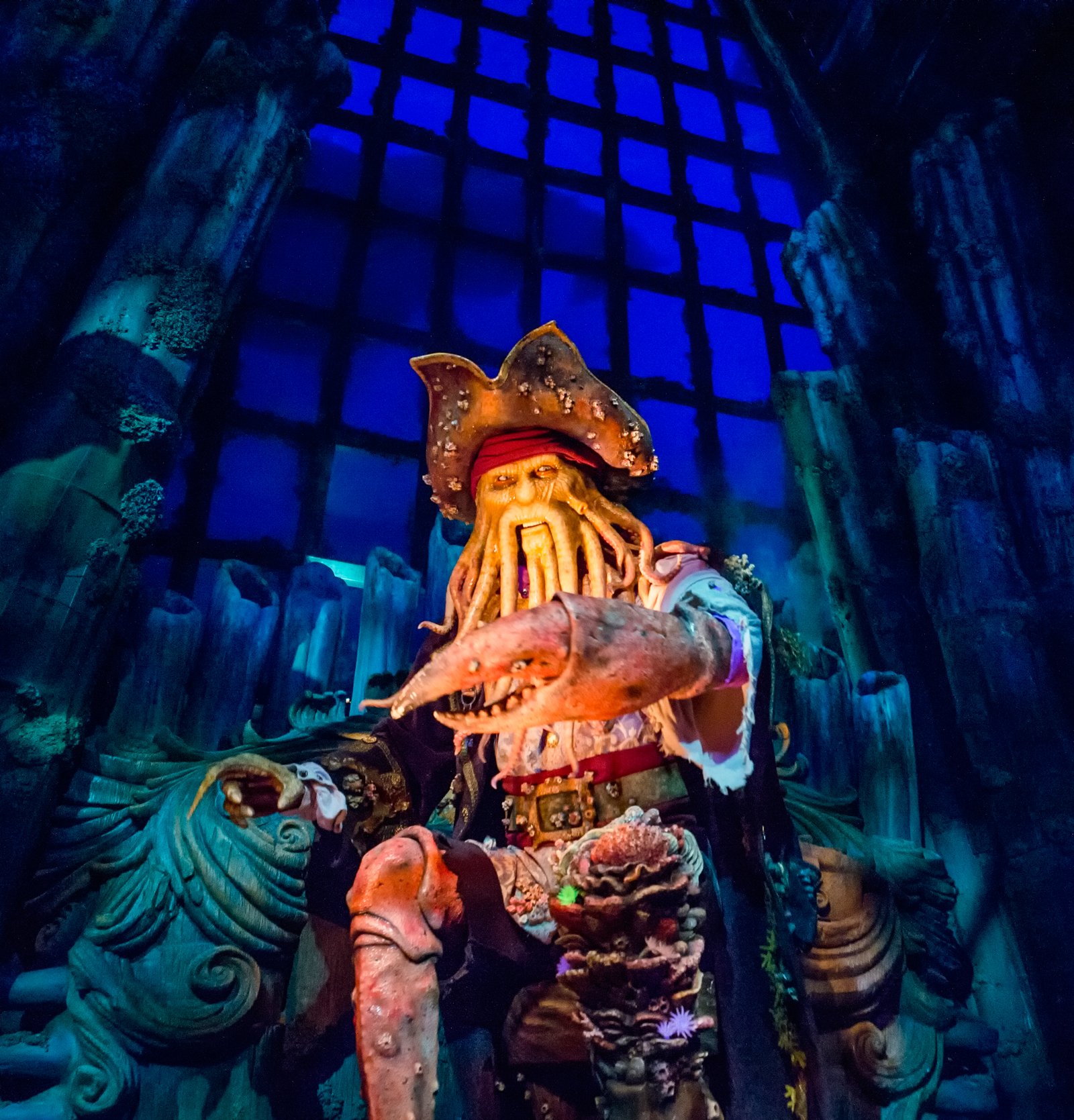 上海ディズニー　カリブの海賊　チップ　デール　アクアマン　タツノオトシゴ　エイ Pirates of the Caribbean | Attractions | Shanghai Disney Resort
