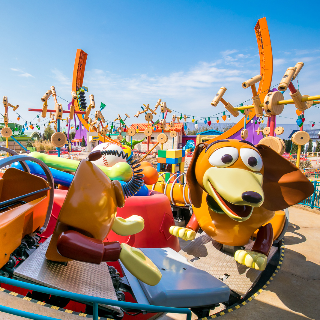 上海ディズニー スリンキードッグ ぬいぐるみ Slinky Dog Spin | Attractions | Shanghai Disney Resort